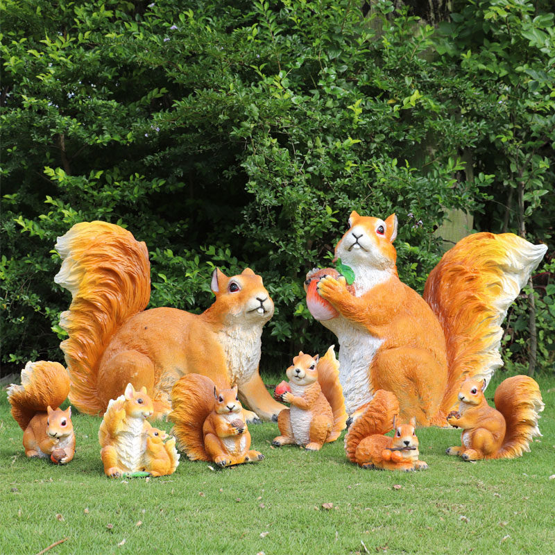 Outdoor patio Flower Garden Decorative Pendulum with Imitation Climbing Tree Small Squirrel Swing Piece Creative Resin Landscape Sculpture Small-Taobao