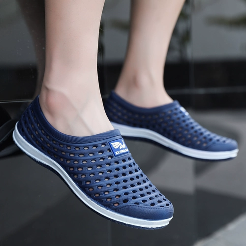 Мужские ультрамягкие тапочки в стиле Crocs, летняя пляжная обувь, нескользящие дышащие мюли, коллекция 2025 года, мягкая подошва, закрытый носок