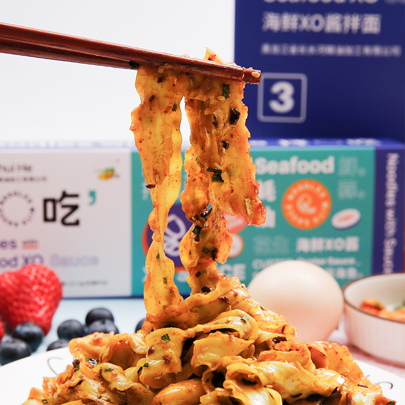 Changshui River seafood XO sauce dry mixed sliced noodles bagged convenient instant imitation hand-made wide hanging noodles Oil splashing noodles Pants with noodles