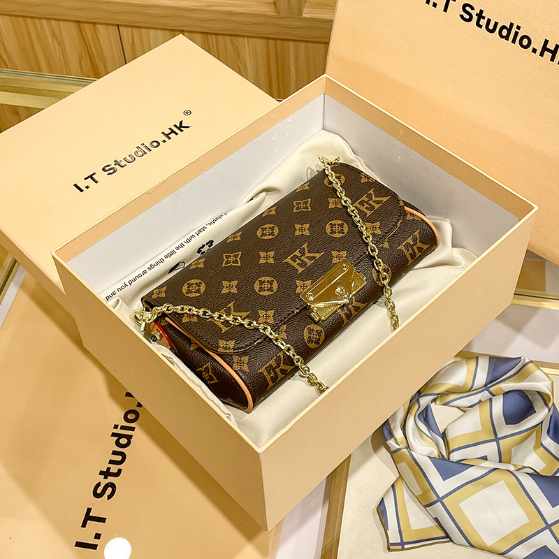 Hong Kong chain bag women 2022 new bag autumn and winter high-end sense envelope small square bag genuine leather crossbody small bag