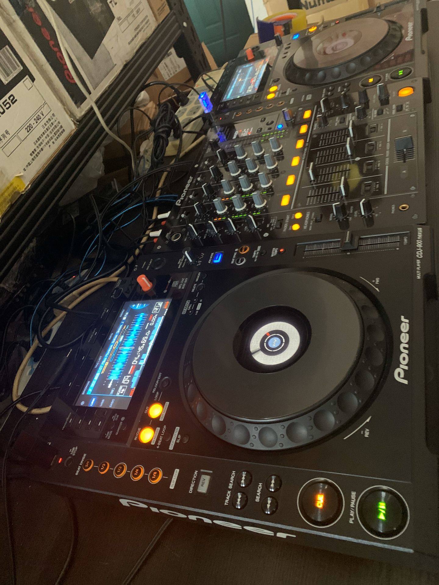 Pioneer Pioneer CDJ900nexusDJ controllers a pair of DJM700 remix desks