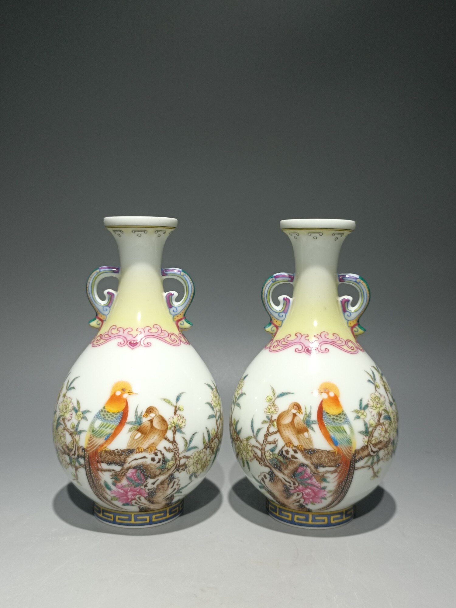 中国、乾隆年製銘粉彩大花瓶