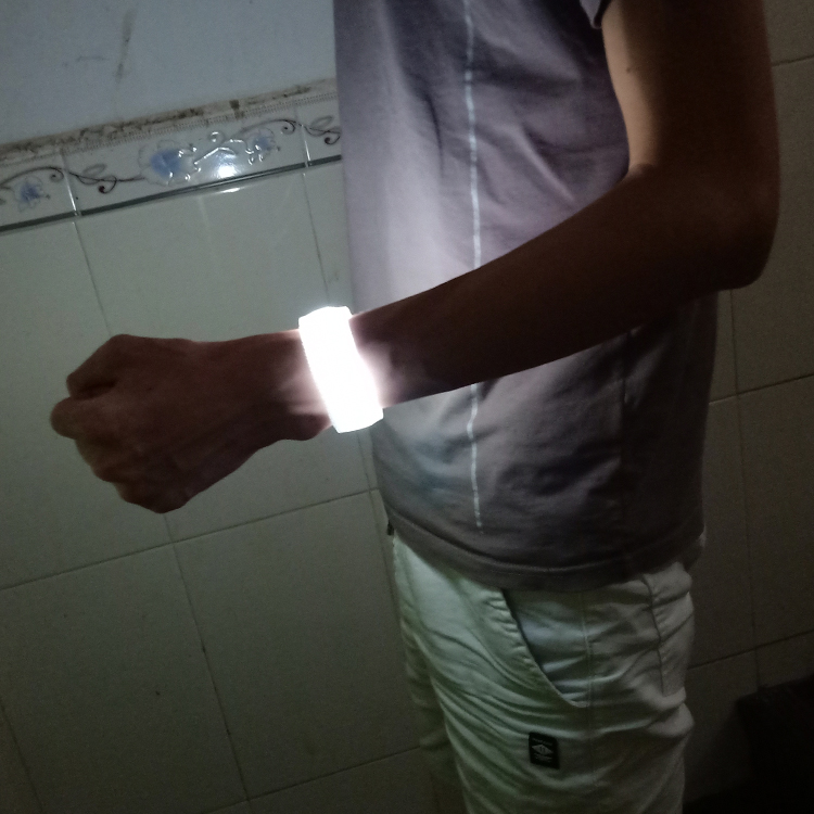 Chiếu sáng ban nhạc cổ tay huỳnh quang vòng đeo tay thể thao thanh khí đạo cụ vòng đeo tay đêm chạy hoạt động buổi hòa nhạc vòng đeo tay - Vòng đeo tay Cuff tỳ hưu vàng
