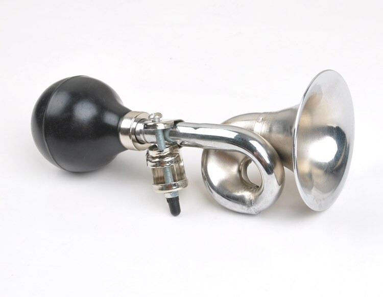 Drag wind leader horn riding equipment bending straight tube sound like a trumpet