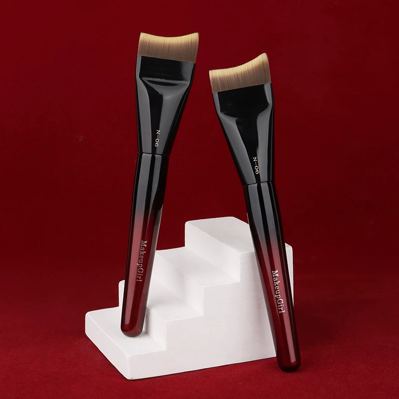 魅女郎 Crooked foundation, light and thin face mask, brushless brush