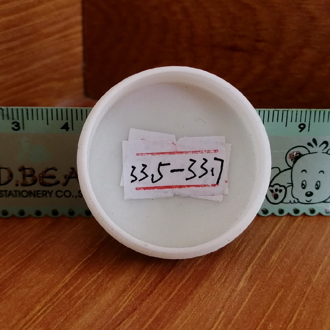 Inner diameter 33 5 - 33 7 White button lens cap (also called suffocation) suitable for early film lenses, etc