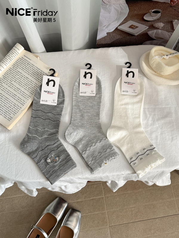 3 Pairs of Beautiful Friday Spring-Summer Ultra-Soft Small Silk Socks in Gray Fair Isle Style 8763