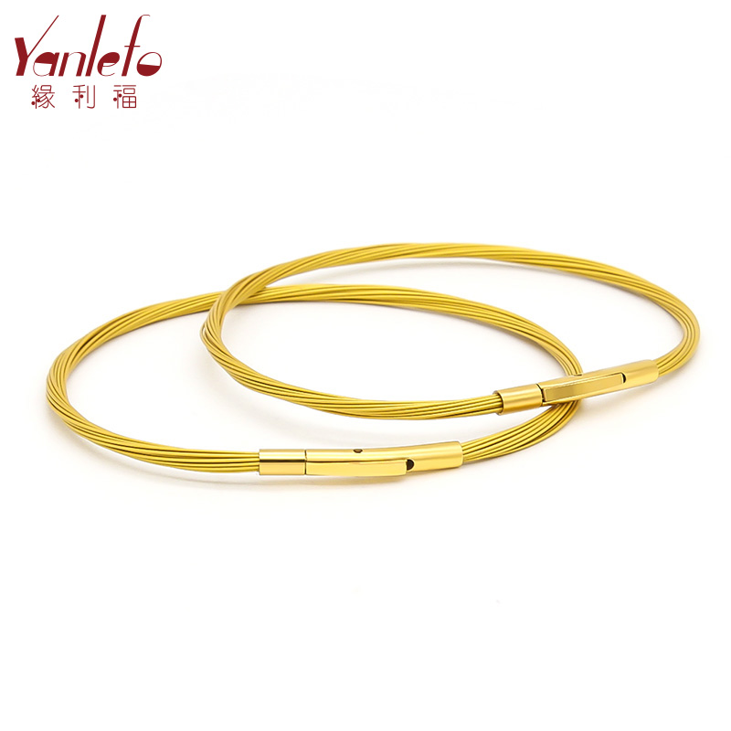 Men and women of the Yang Riffle Rope weaving string beads replace bracelet rope wearing gold transfer beads