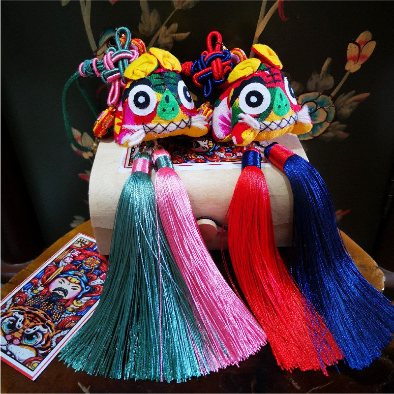 Cloth tiger car pendant bag hanging adorned with five fu parting door blessings Ping An upscale Chinese knot flowing Su hanging decoration bark gift box