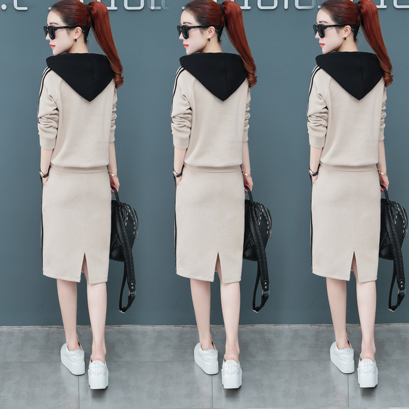 Knitted skirt 2020 new fashion women's Western style two-piece suit temperament dress spring and autumn light cooked wind