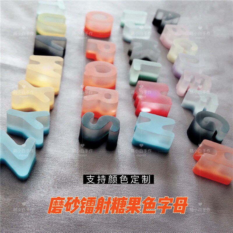 Customized candy colored letter keychain grinding mesh red couples personality English name bookpack hanging piece