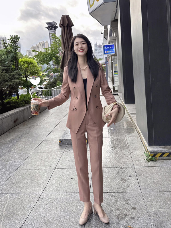 Spring and Autumn New Style Pink Professional and Elegant Suit with a High-End Feel, Women's Suit with Cropped Pants, Petite Work Attire, Formal Wear