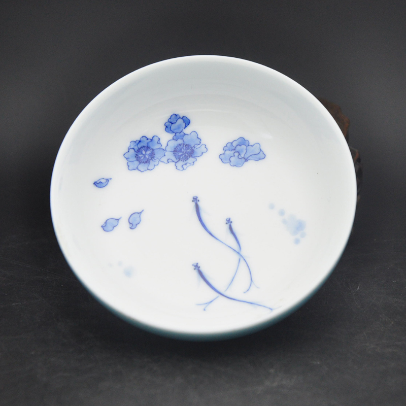 Offered home - cooked in jingdezhen porcelain tea cups Jin Hongxia sample tea cup blue and white color glaze tea manually