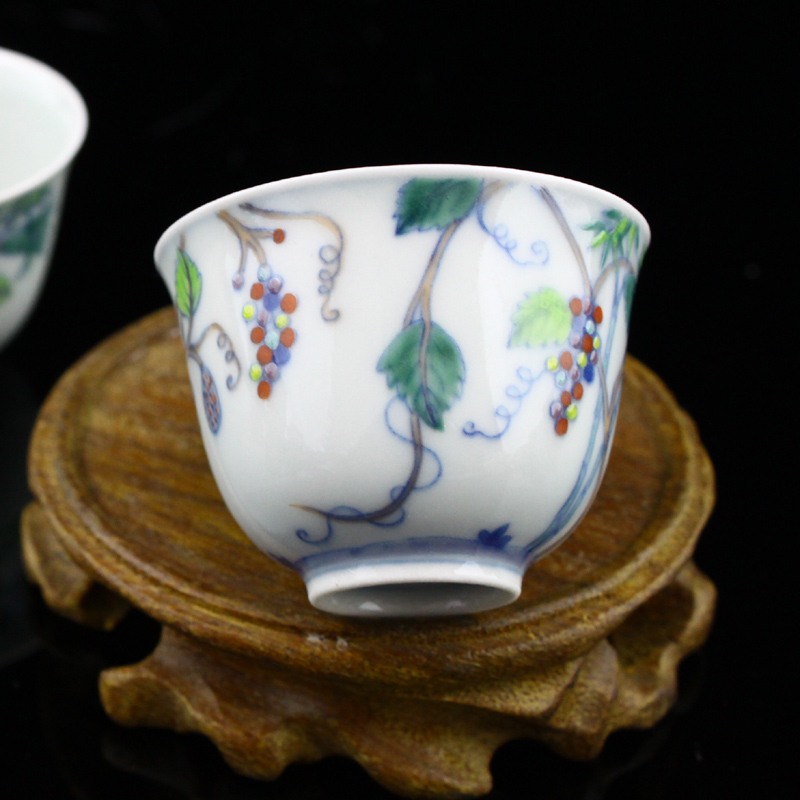 Offered home - cooked in jingdezhen blue and white color bucket hand - made porcelain tea set sample tea cup cup cup kung fu tea cup grapes