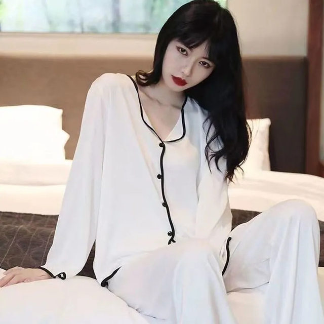 Pajamas ສໍາລັບແມ່ຍິງ Summer Thin Milk Silk 2024 New Simple Ice Silk Feel Short Sleeve Shorts Home Clothes Set