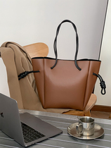 Large capacity drawstring tote bag bucket bag bat bag large hand shopping bag one shoulder commuter cowhide bag