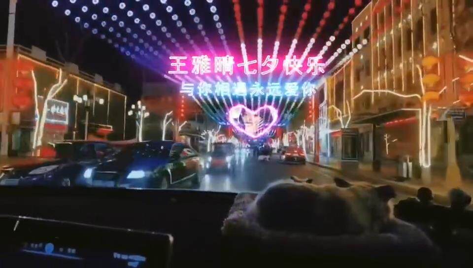 霓虹灯夜晚街景