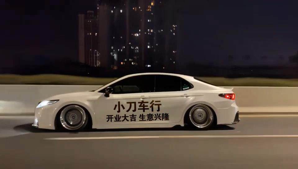 -夜晚白色跑车二版