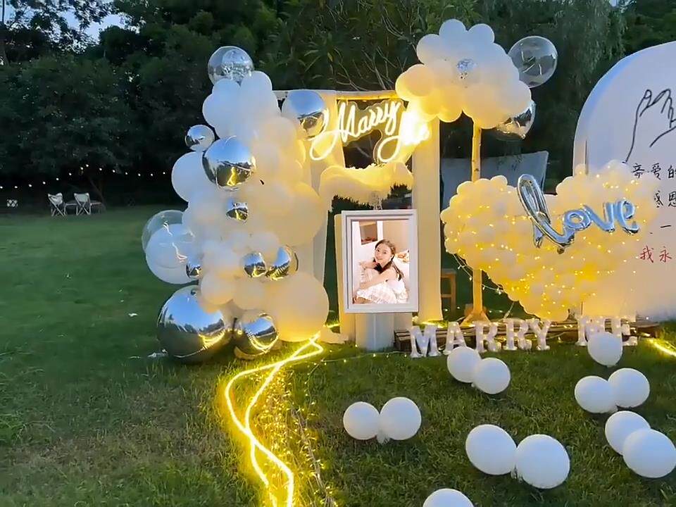 草坪气球爱心二