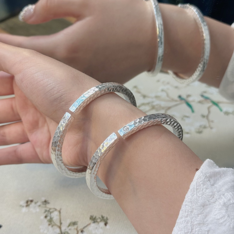 Pure Silver 9999 Square Bar Hammered Pattern Diamond-Encrusted Solid Silver Bracelet for Women, Open Bangle, Gift for Girlfriend or Best Friend