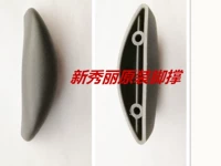 Серые ноги поддерживают форму полумесяца