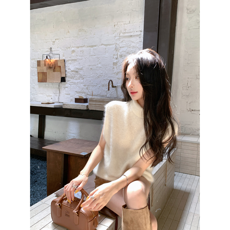Zhou Yeye White Sheep Wool Blend Turtleneck Sweater Short-Sleeved Vest for Women, New Autumn and Winter Inner Wear Top Zhou Yeye White Sheep Wool Blend Turtleneck Sweater Short-Sleeved Vest for Women, New Autumn and Winter Inner Wear Top