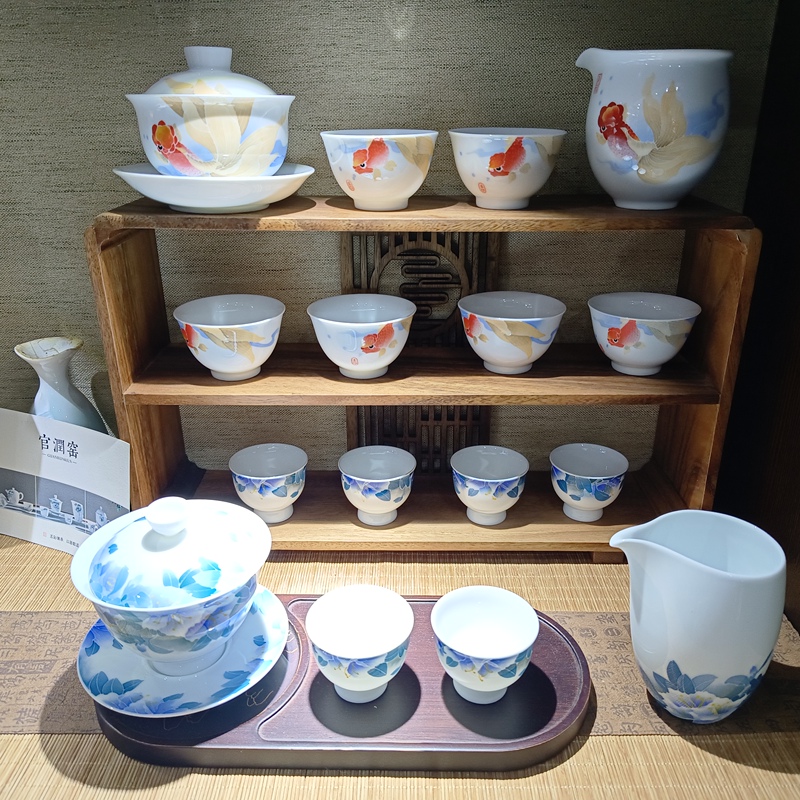 Liling Hand-Painted Underglaze Color Kung Fu Tea Set with Three-Piece Lid Bowl and Tea Cup for Home Use, High-End Gift Box Set
