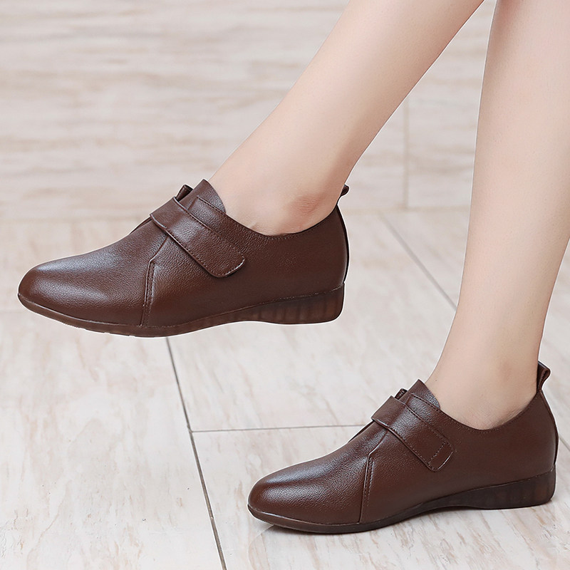 Autumn leather soft sole shoes English wind black pointy soft leather soft soft soft shoes large piece of flat shoes woman middle-aged mother shoes