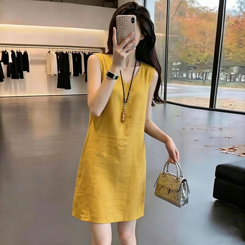 French-Style High-End V-Neck Sleeveless Dress for Women, Summer Yellow A-Line Dress, Slimming, Niche Style, Mid-Length Dress