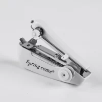 Белая швейная машина обычная