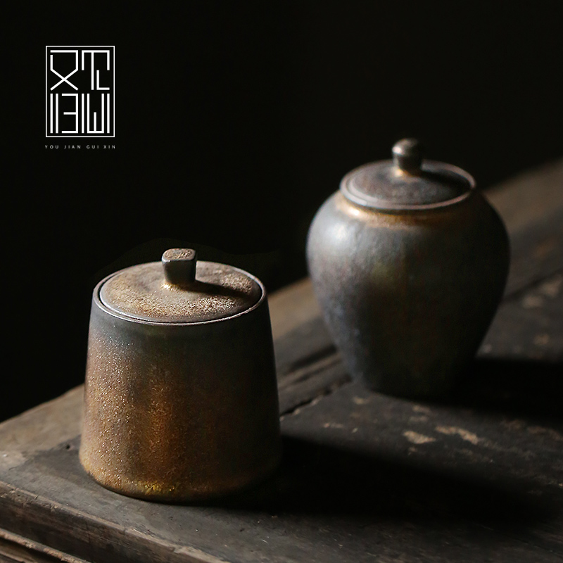 See also Guixin gilt ceramic tea pot small coarse pottery sealed pot Pu 'er tea warehouse household travel portable