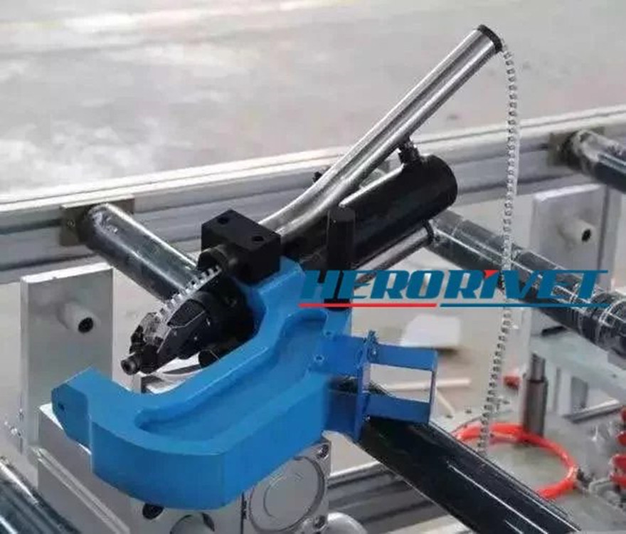 Busway riveting Special self-punching riveting machine automatic nail lock riveting equipment High efficiency busway connection