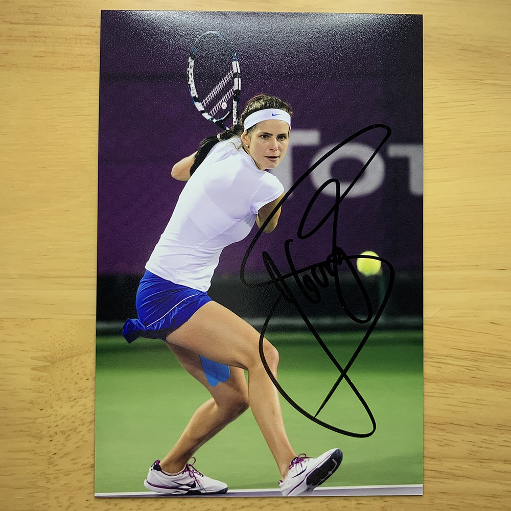 Julia Gelgus autos to sign up for a tennis ball 1