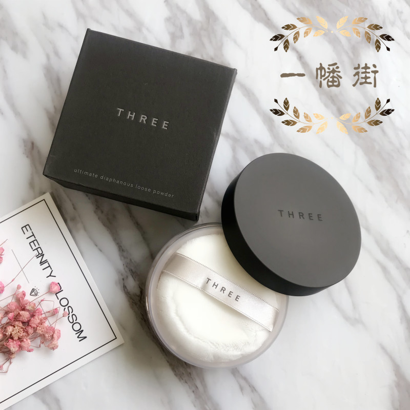 Spot Japan THREE 21 years new natural plant translucent makeup powder honey powder 17g 10g