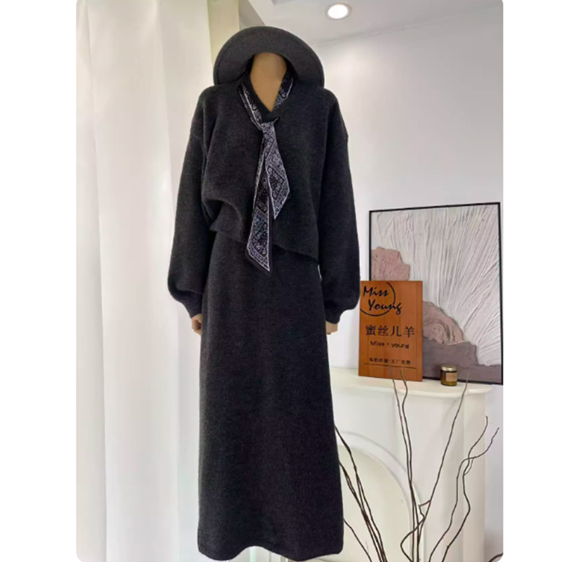 2025 New Korean Style High-End Gray Knitted Dress Women's Autumn and Winter Lazy Style Sweater Suit Long Skirt