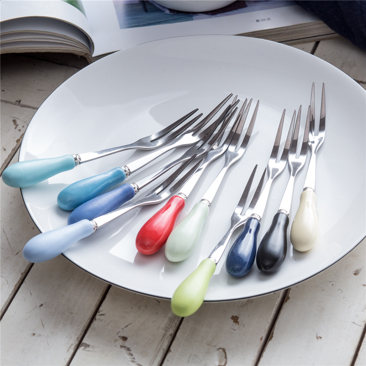 Creative home cute cartoon small fork fruit fork fruit sign Korean ceramic stainless steel dessert fork dessert fork