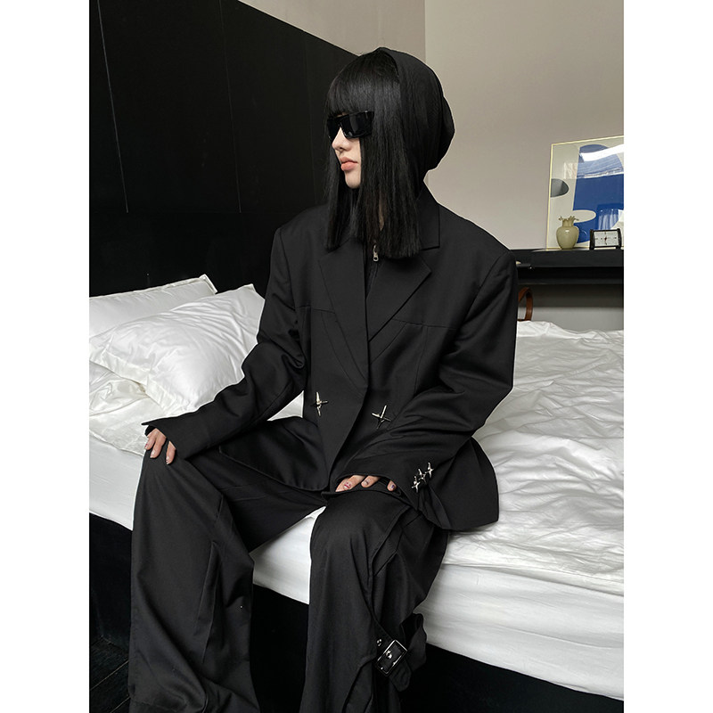 Why foam the high - speed star metal suit female in 2023 loose outline mat shoulder tide