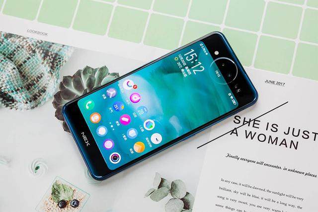 双屏手机，努力做出的创新！