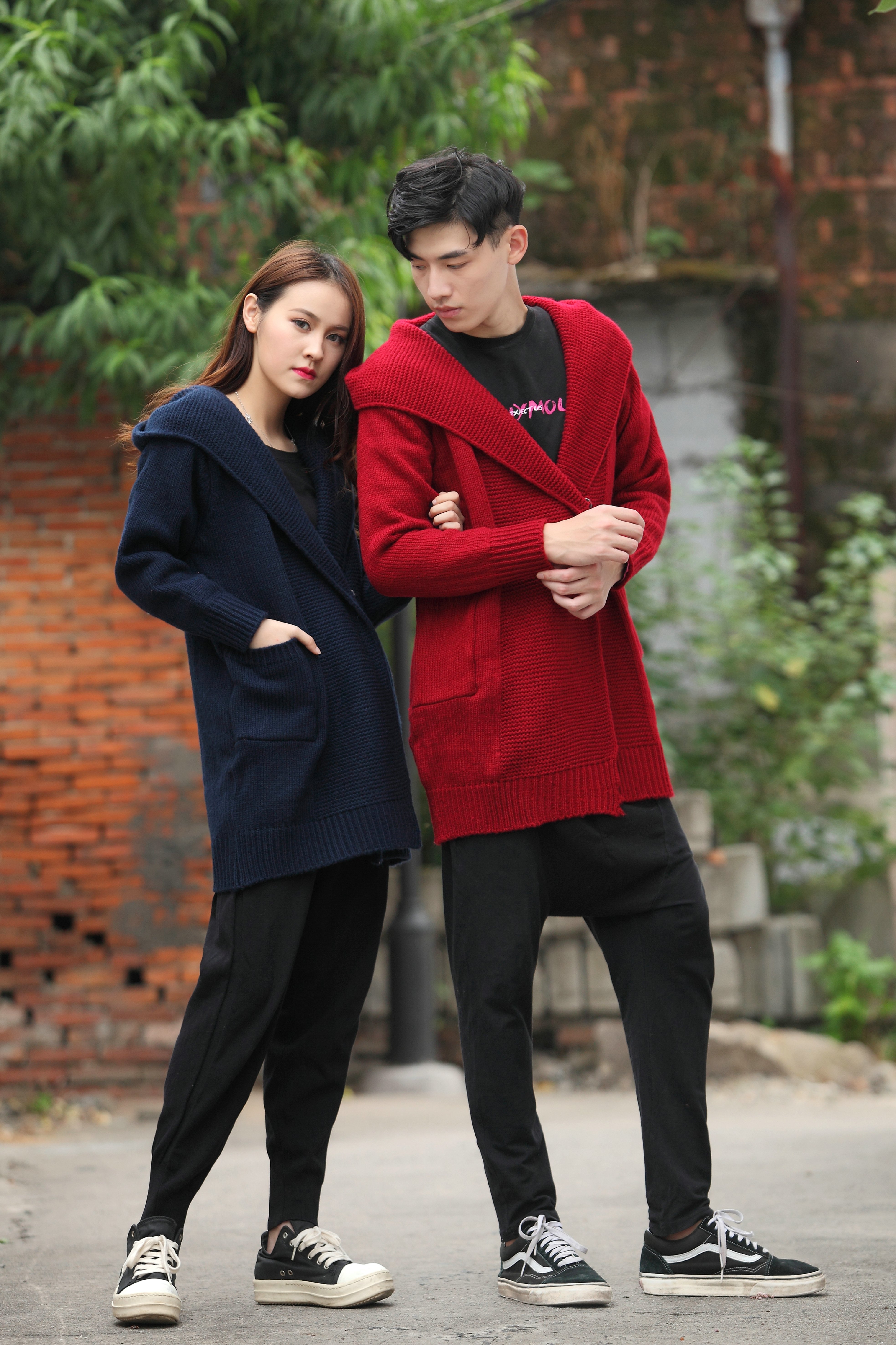 Mùa thu và mùa đông mô hình nam giới và phụ nữ màu rắn dài trùm đầu cardigan áo len coat dày trùm đầu lỏng áo len những người yêu thích