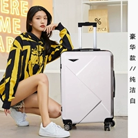 Чисто белая роскошная модель