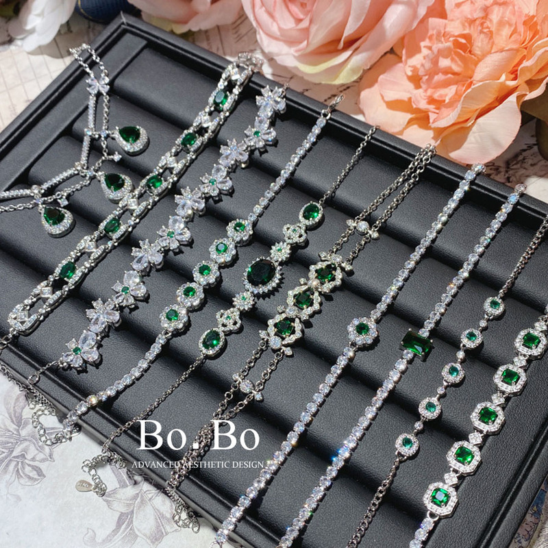 Peacock Green Gemstone Water Drop Bracelet with Diamonds, Emerald Palace Style Bracelet, Light Luxury Imitation Jade High-End Jewelry for Women