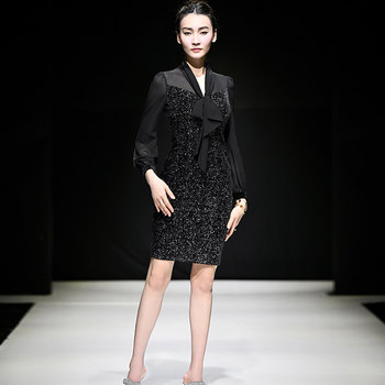 2026 spring light luxury celebrity high-end starry silver gold velvet slim fit hip-hugging lantern sleeve women's dress