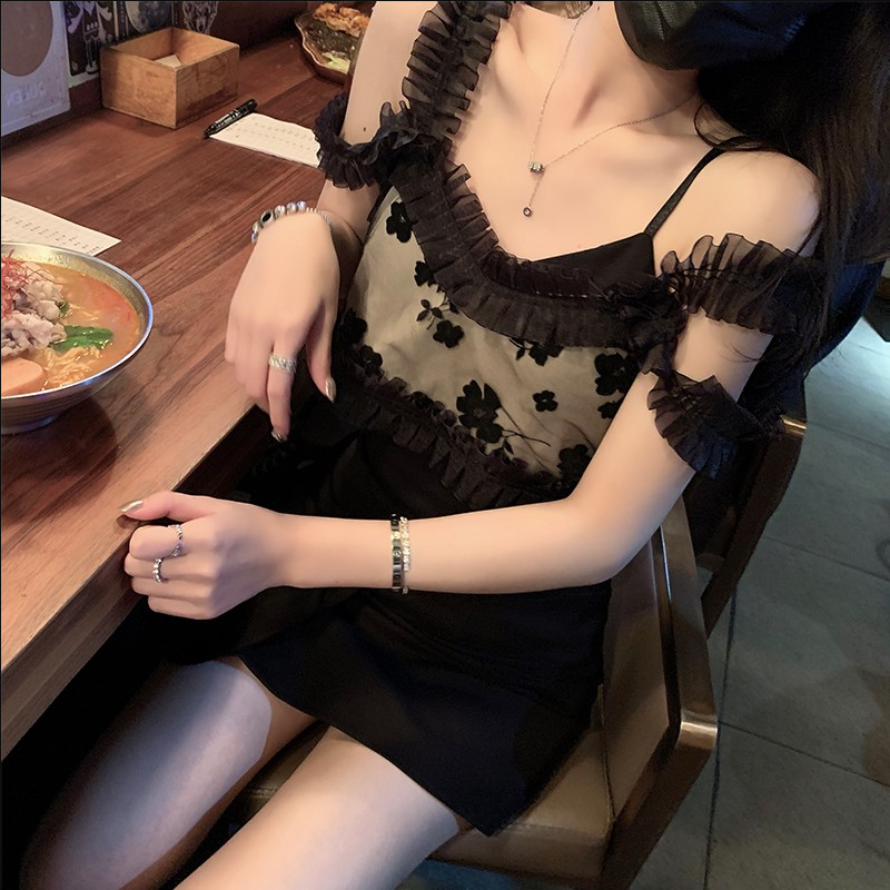 2021 summer new lace floating flower stitching sling V-neck vest women's short sleeveless outer wear a word collar