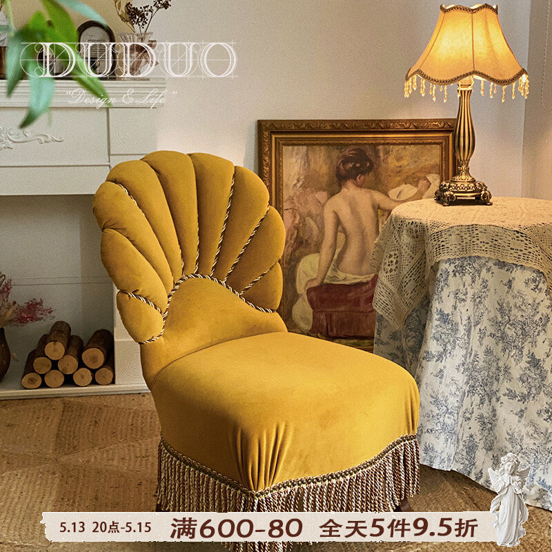 The French velvet retro sofa single medieval dinghy with wind Nordic light and luxurious living room bedroom vintage sofa