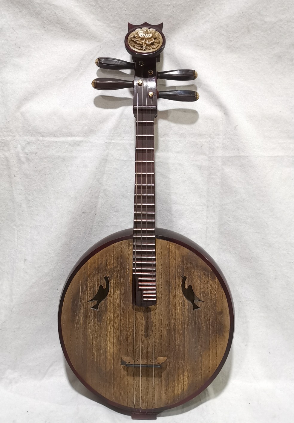 Antique old collection of Da Ruan musical instruments, old collection of lacquerware inlaid with shells, Ruan playing Da Ruan Qin, gift collection with box