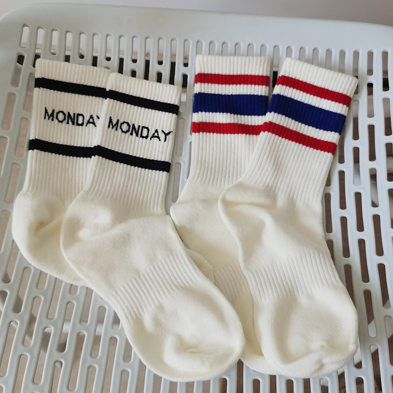 White Athletic Socks for Women to Wear with Barbie Pants, Autumn Outerwear, Pure Cotton, Korean and Japanese Style, Breathable Mid-Calf Socks