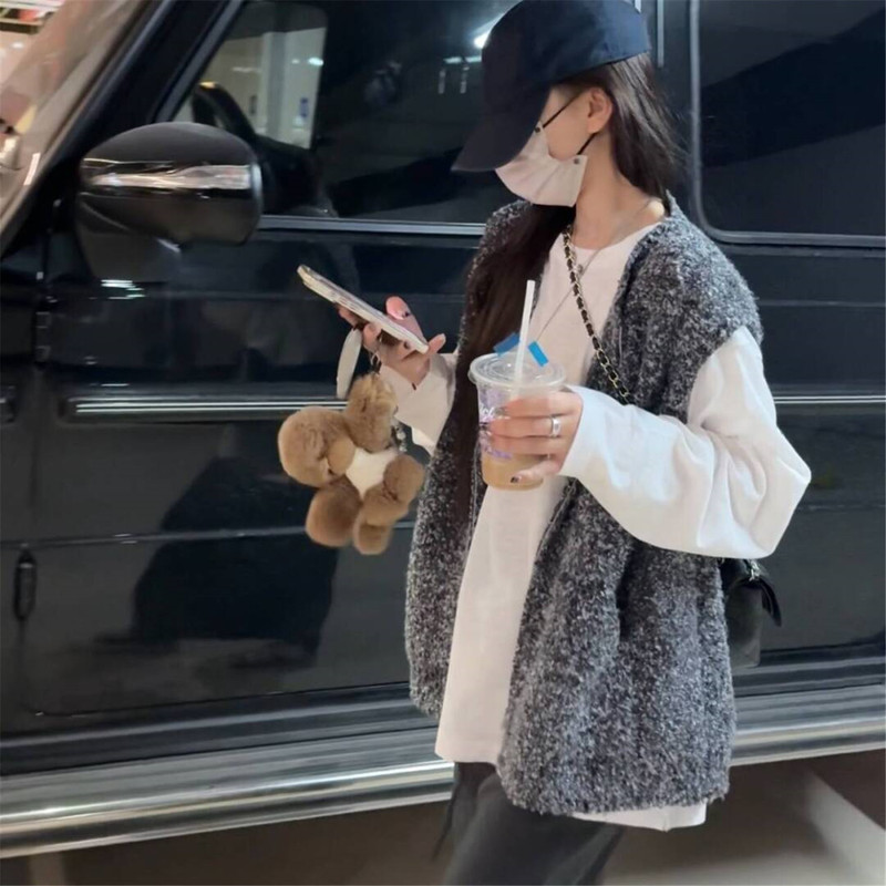 Layering Essential Knitted Vest, Mixed Color, Loose Fit, H-Line, Intellectual Cardigan, Sleeveless Jacket, Early Autumn Layering Essential Knitted Vest, Mixed Color, Loose Fit, H-Line, Intellectual Cardigan, Sleeveless Jacket, Early Autumn