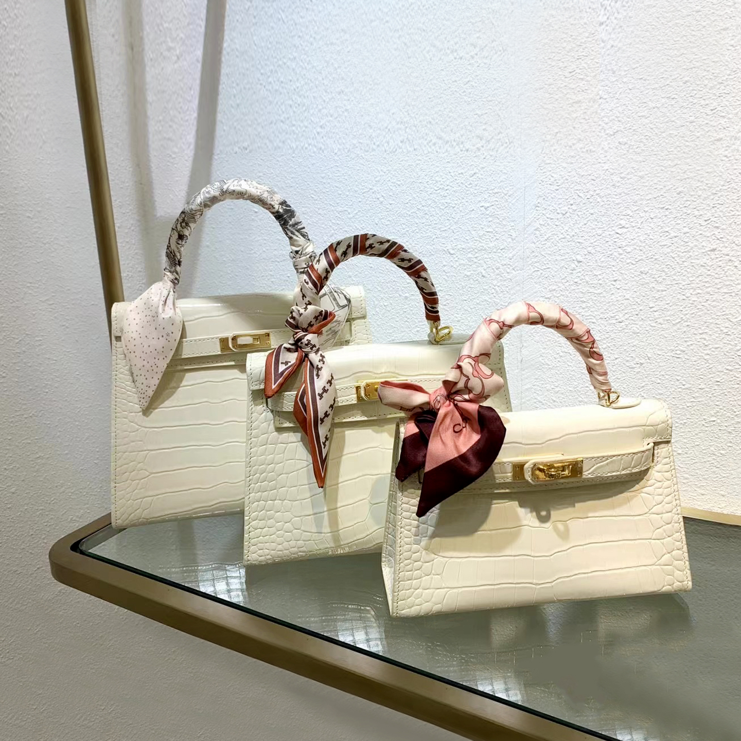 The new style of genuine leather crocodile pattern Kelly 2nd generation mini mini portable Messenger bag Kelly net red same style texture trendy bag