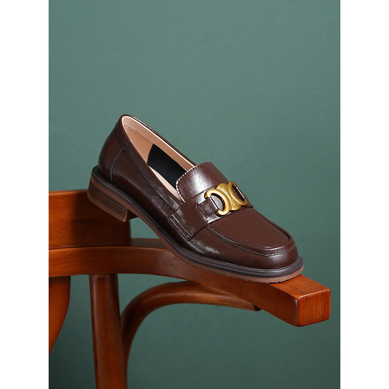 Metal decoration flat sole single shoes deep mouth 2022 new soft sole cow leather casual leisure shoes in spring and summer