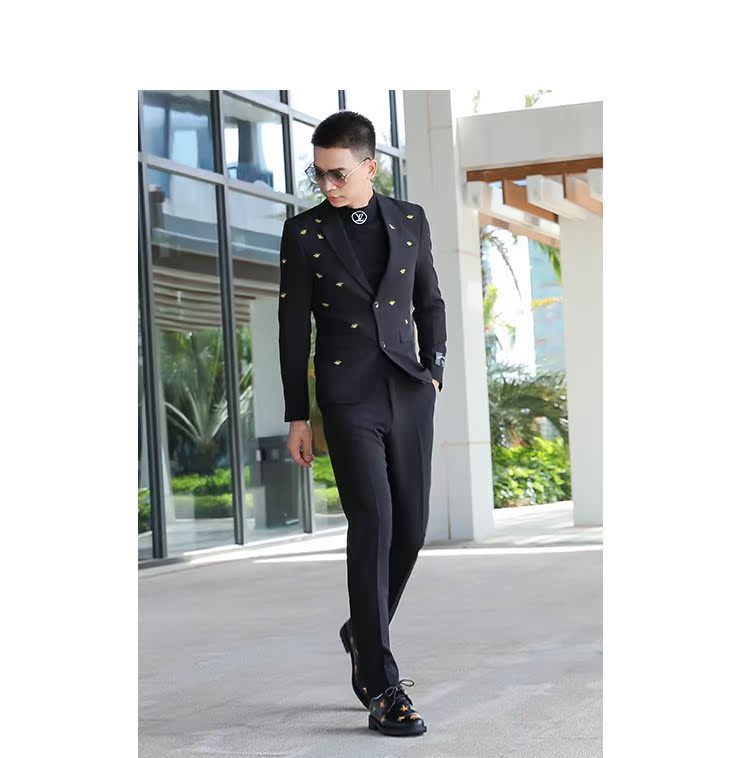 Bộ đồ liền thân thời trang phù hợp với bộ đồ mỏng nam phiên bản Hàn Quốc mùa thu mới thêu trẻ trung bộ đồ nhỏ áo sơ mi nam